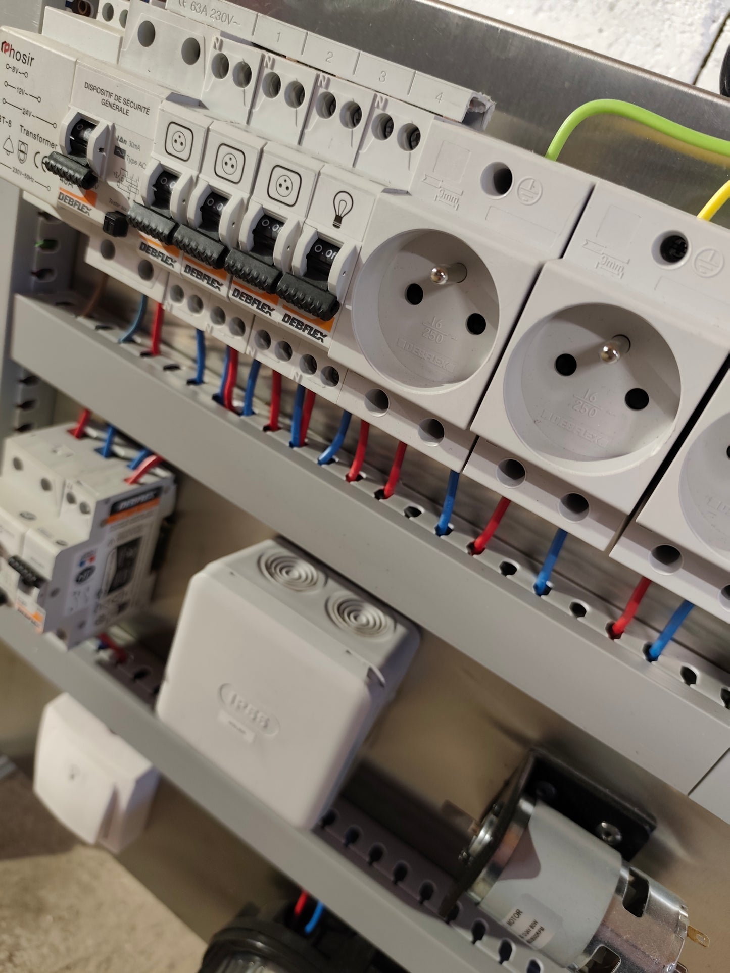 Tableau pédagogique pratique habilitation électrique 24V – BS BE BR