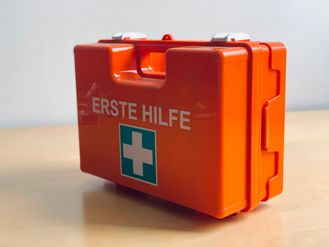 Trousse de premiers secours orange pour formation SST